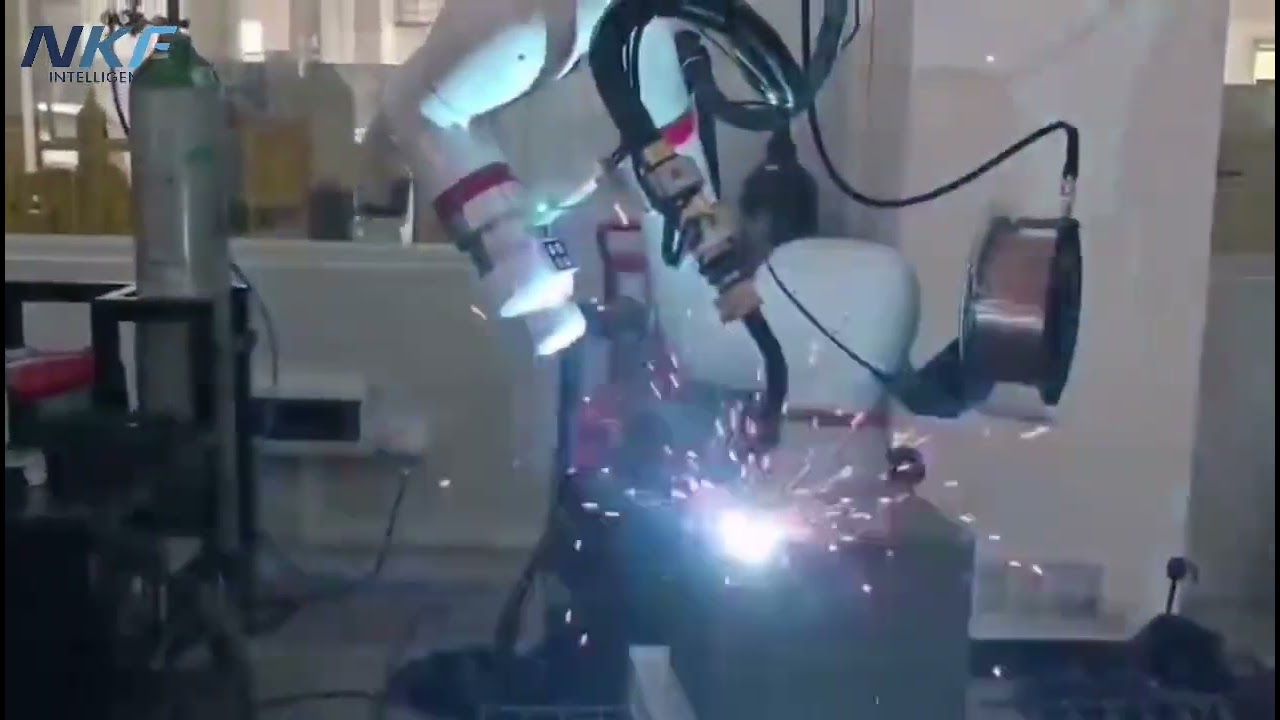 The advantage of automatic welding by cobots is the manual drag programming and fast learning!
