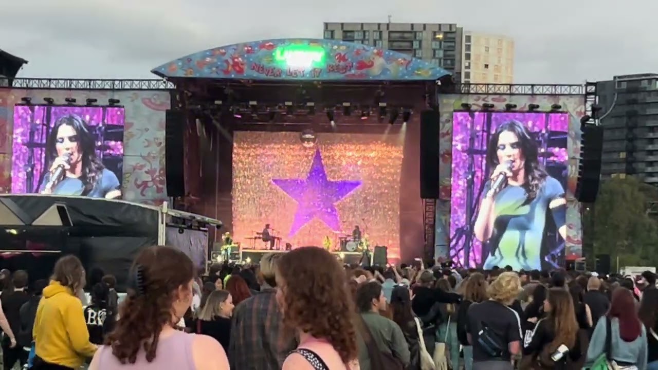 Wolf Alice  Just two girls Live Laneway Melbourne