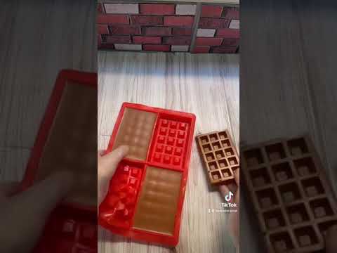 وافل بالايسكريم وقطع الشكولاته والفرواله شموع  شمع شمعه   وافل