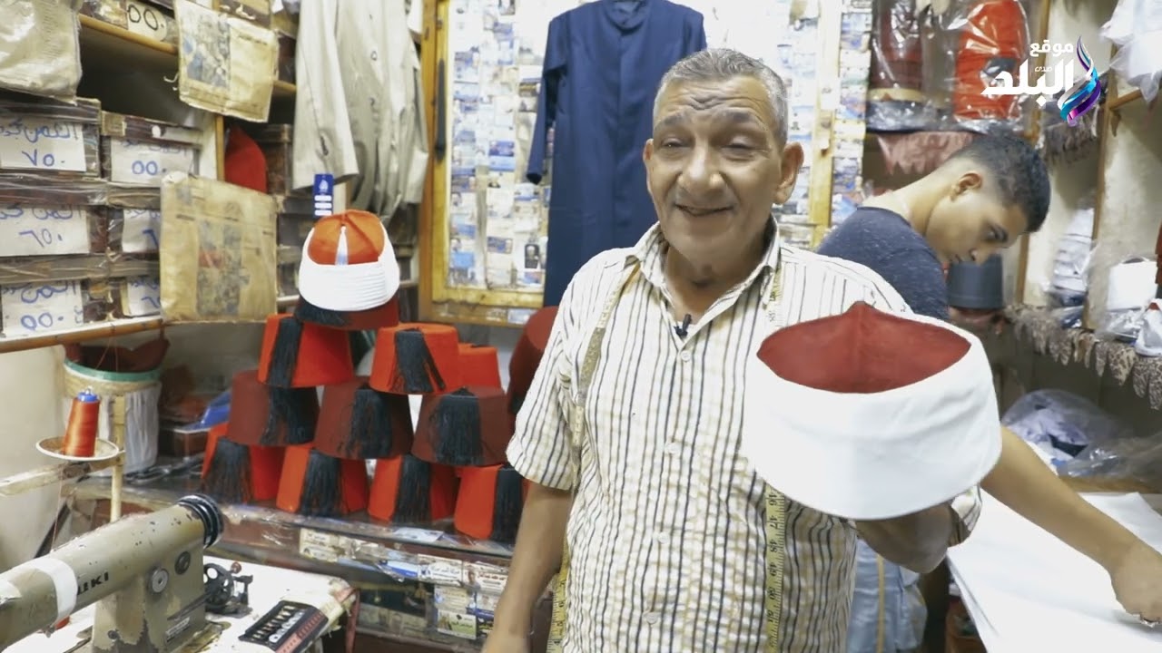 صانع الوجاهة.. ناصر الطرابيشي: الطرابيش الحمراء لن تنقرض.. يرتديها الأزهريون والعرب