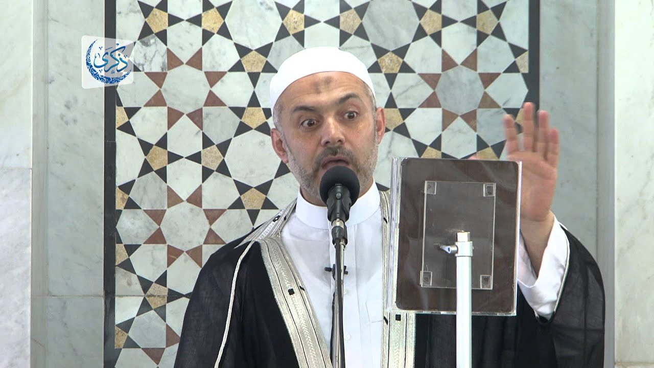 الانشغال بأجهزة الاتصال عن العلاقات الأسرية