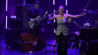 Kat McPhee and David Foster perform at Botti At Sea 2025