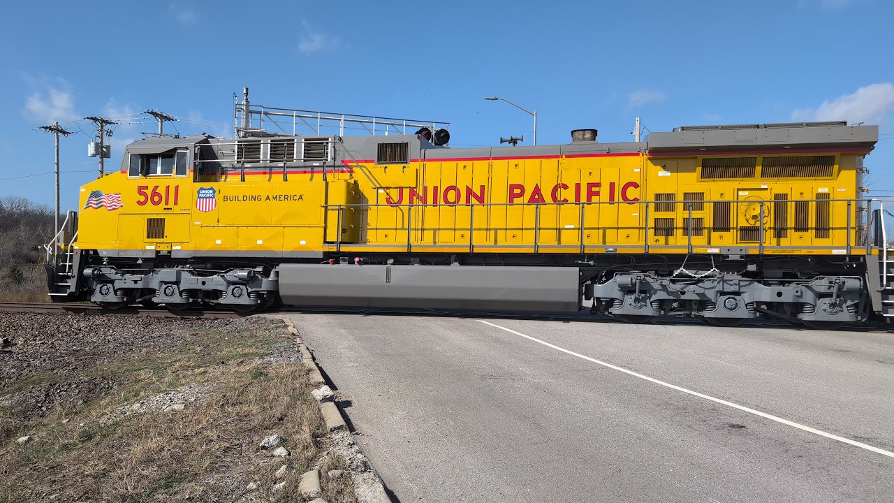 20260310 160301395Z 428347V S {UP5611 {UP6668 UP6075} m F 490,31,73