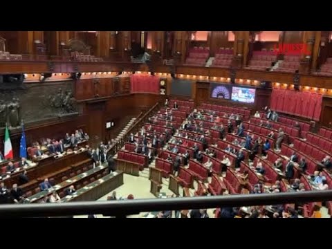 Video Le opposizioni cantano «Bella ciao» alla Camera prima del voto sul decreto sicurezza