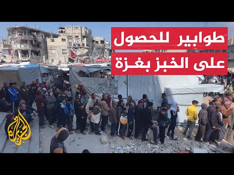 إثر إغلاق المعابر.. طوابير في خان يونس من أجل الحصول على ربطة خبز