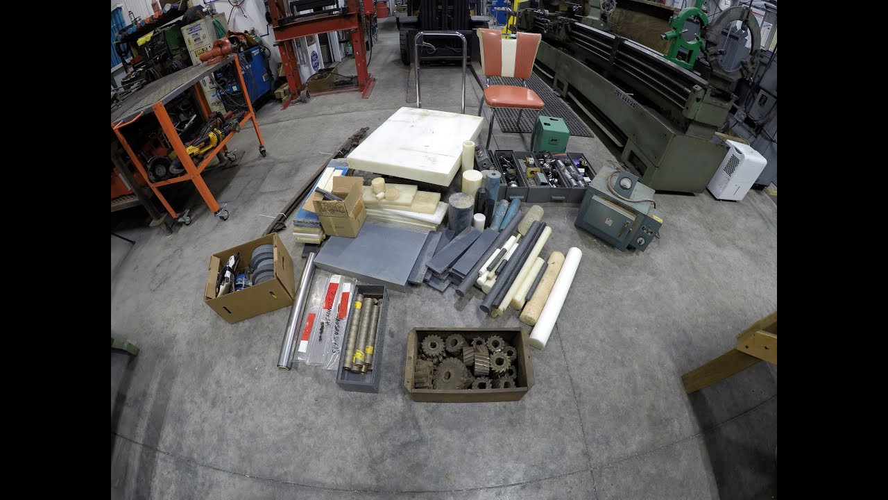 Я пошел на аукцион по продаже недвижимости, где была мастерская.