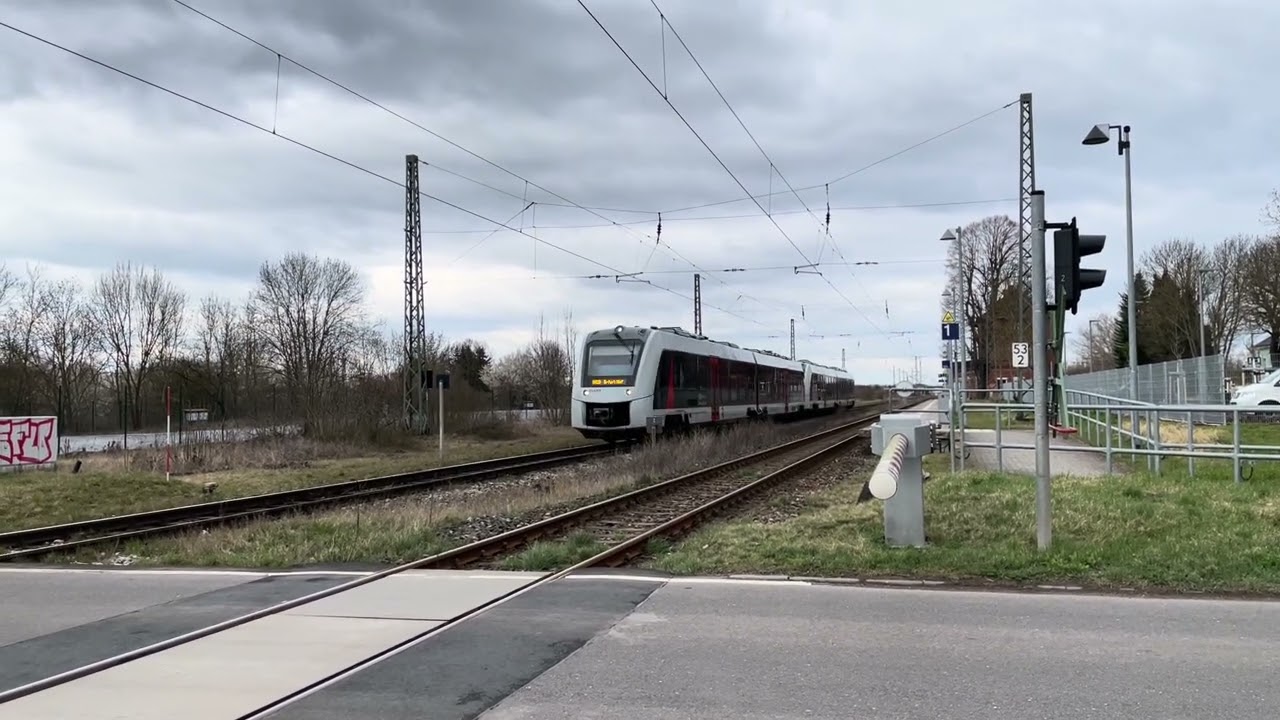 RE10 nach Erfurt Hbf bei der Einfahrt in Großrudestedt