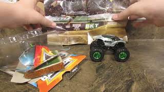 Alien Invasion Monster Jam Diecast Review