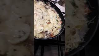Вкусная картошка с овощами и мясом на сковороде!🍳🍳👍👍👍 Вкусная картошка с овощами и мясом на сковороде!🍳🍳👍👍👍