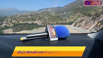 لحظة تتويج الطالبة الفائزة الاولى في مسابقة تجويد القرآن الكريم.