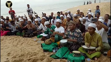 KHR MOH CHOLIL AS'AD SHOLAWAT BERSAMA DI PANTAI PASIRPUTIH SITUBONDO