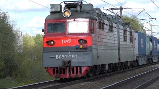 Электровоз ВЛ80С-297 с грузовым поездом и электровоз ЭП1М-609 с пассажирским поездом