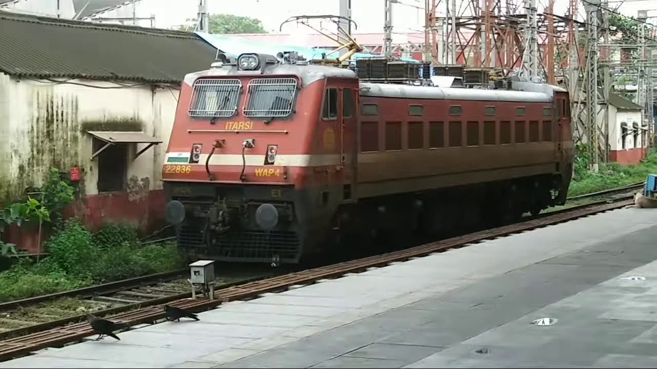 "RED BEAST" ET WAP4 Signing off at CSMT || Bonus Video for reaching 300 subscribers!!!