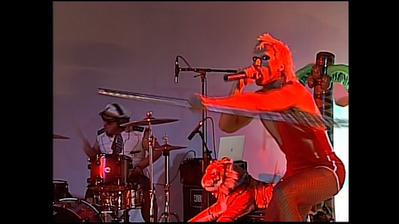 Ver BONAVEGA | "Shark Attack!" no YouTube Ver BONAVEGA | "Shark Attack!" no YouTube