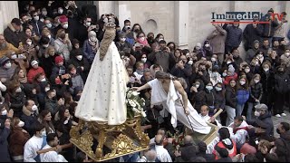 La Processione del Bacio ha chiuso i riti della Settimana Santa a Troia