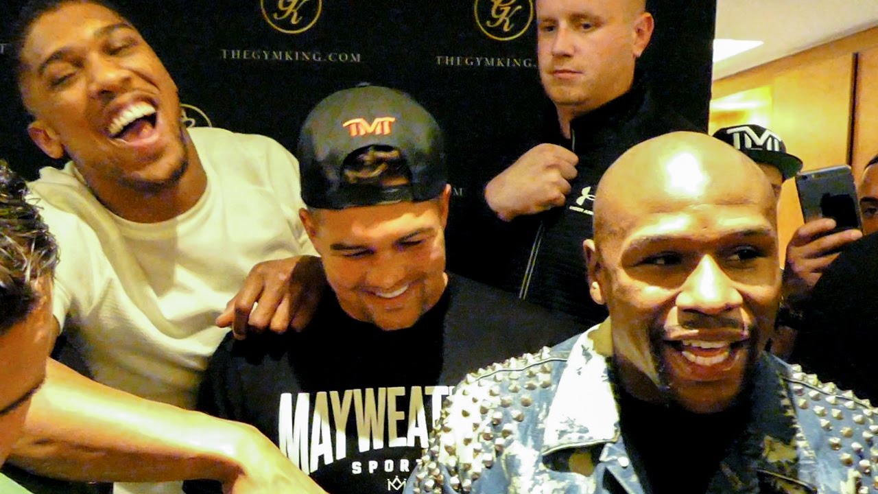 ANTHONY JOSHUA & FLOYD MAYWEATHER MEET FOR THE 1ST TIME - YouTube