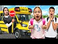 Carol ensina as regras de conduta no ônibus escolar | Gatinha das Artes teach School bus rules
