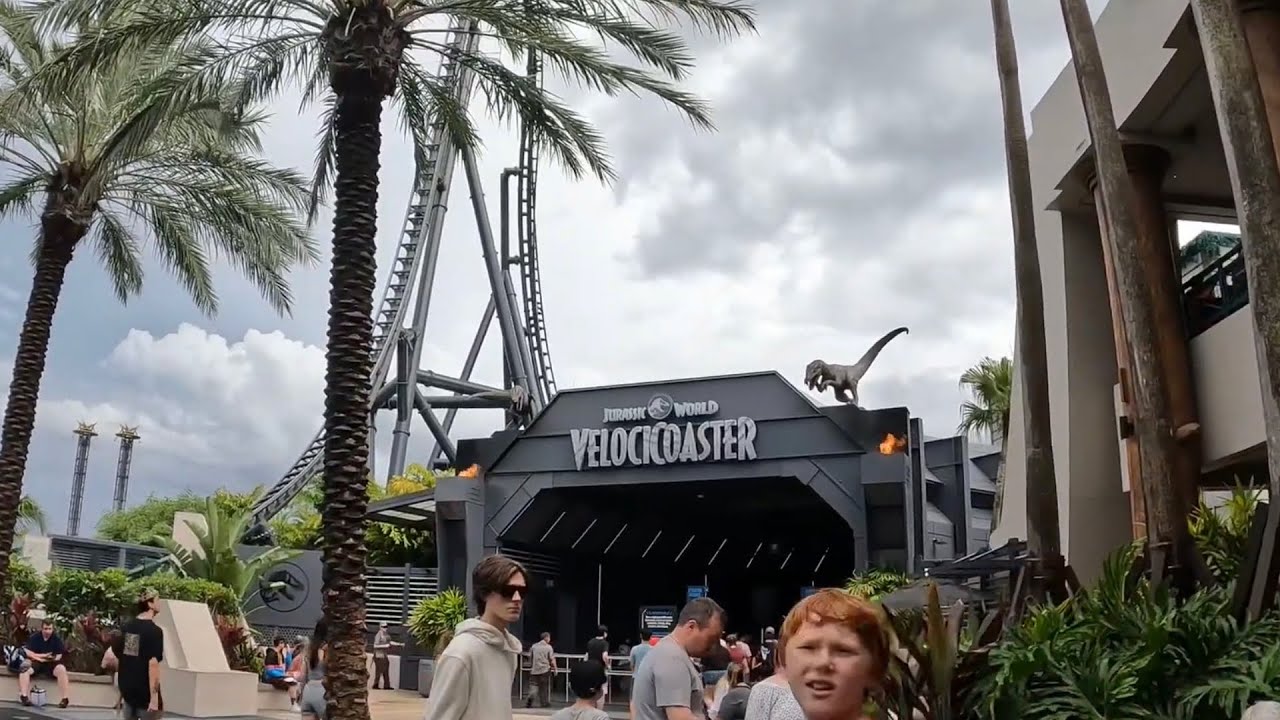 Universal vlog 82722 checking out some Halloween horror night props