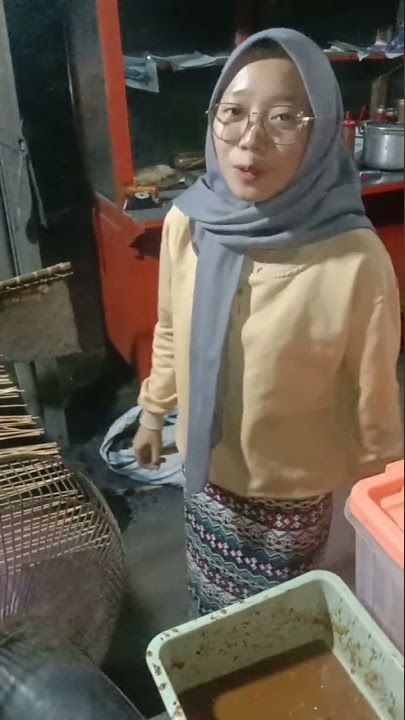 Yang jualan sate di tempat kalian tutupnya hari apa?