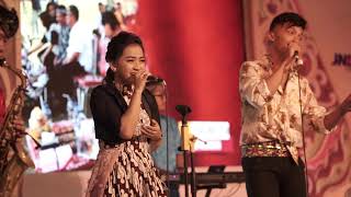 Cantik (Kahitna) Singing Cover Live by Nanda Candra and Friends
