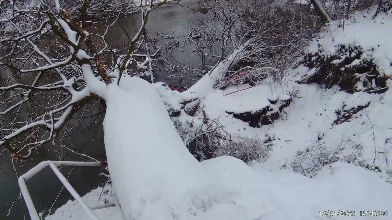 Po povodních podemletá cyklostezka v Třebovicích.