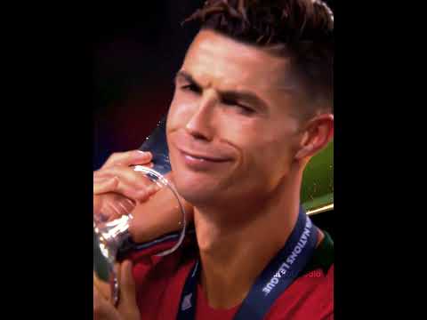When Ronaldo Carries The Trophy 😃