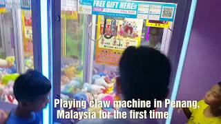 Download lagu I can't believe this happend... if you play claw machine.