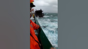 You have NEVER seen an anchor chain do this before #insane