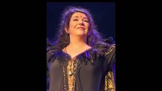 Kate Bush Live. Before the Dawn. Reviews, extracts and a live version of Running Up That Hill.