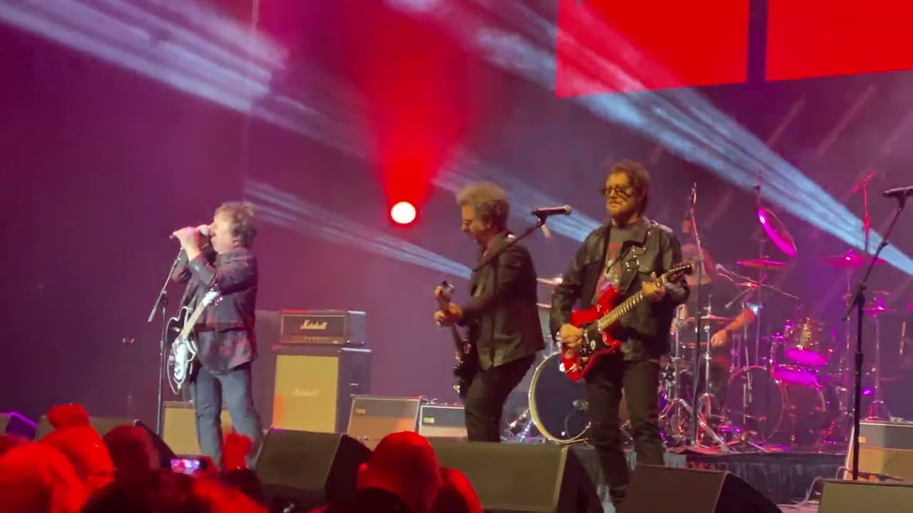 THE ROMANTICS Play “What I Like About You” at Ocean Casino