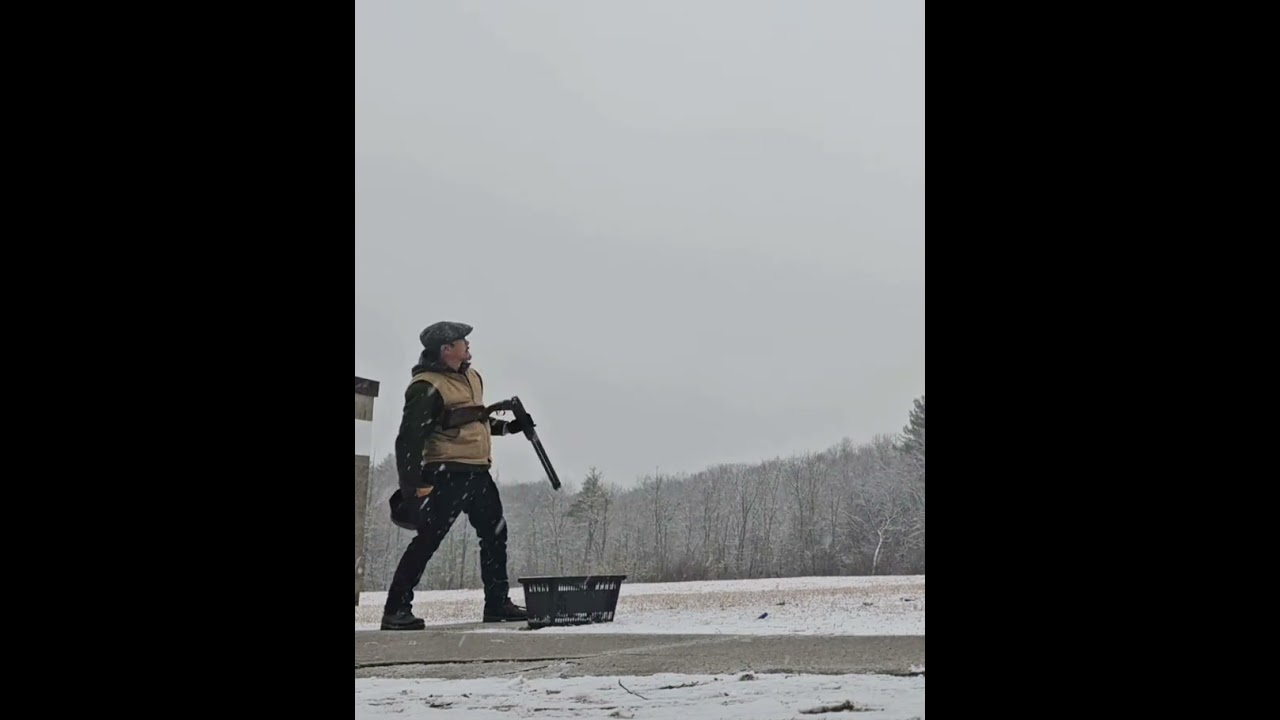 Hunting clay birds in the snow is something rare. 