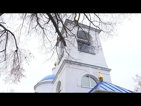 Храм Димитрия Солунского в селе Малахово сегодня был полон.