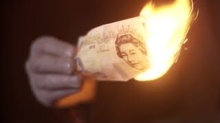 Corporate and wedding magician David Fox. Close-up magic, table illusions and stage magic.