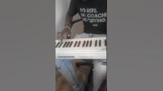 Tumza D'kota playing solo keys for 'Izinkomo' #KotaEmbassy