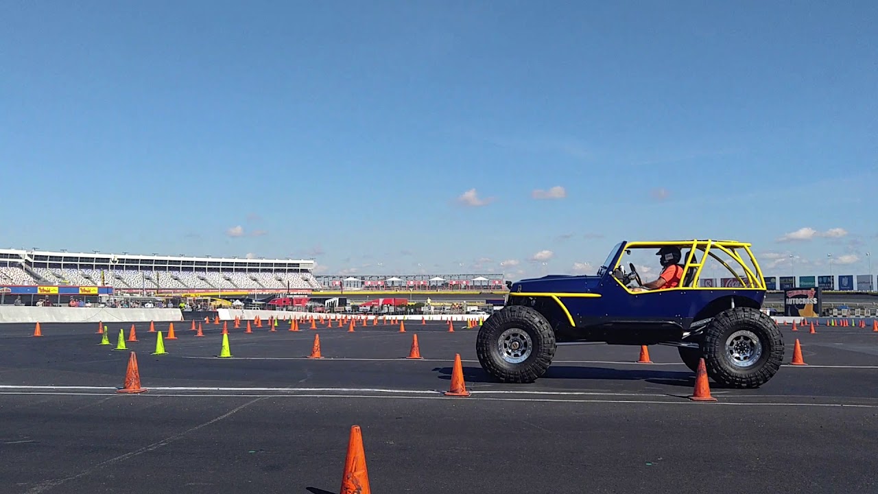 Lifted Jeep does autocross
