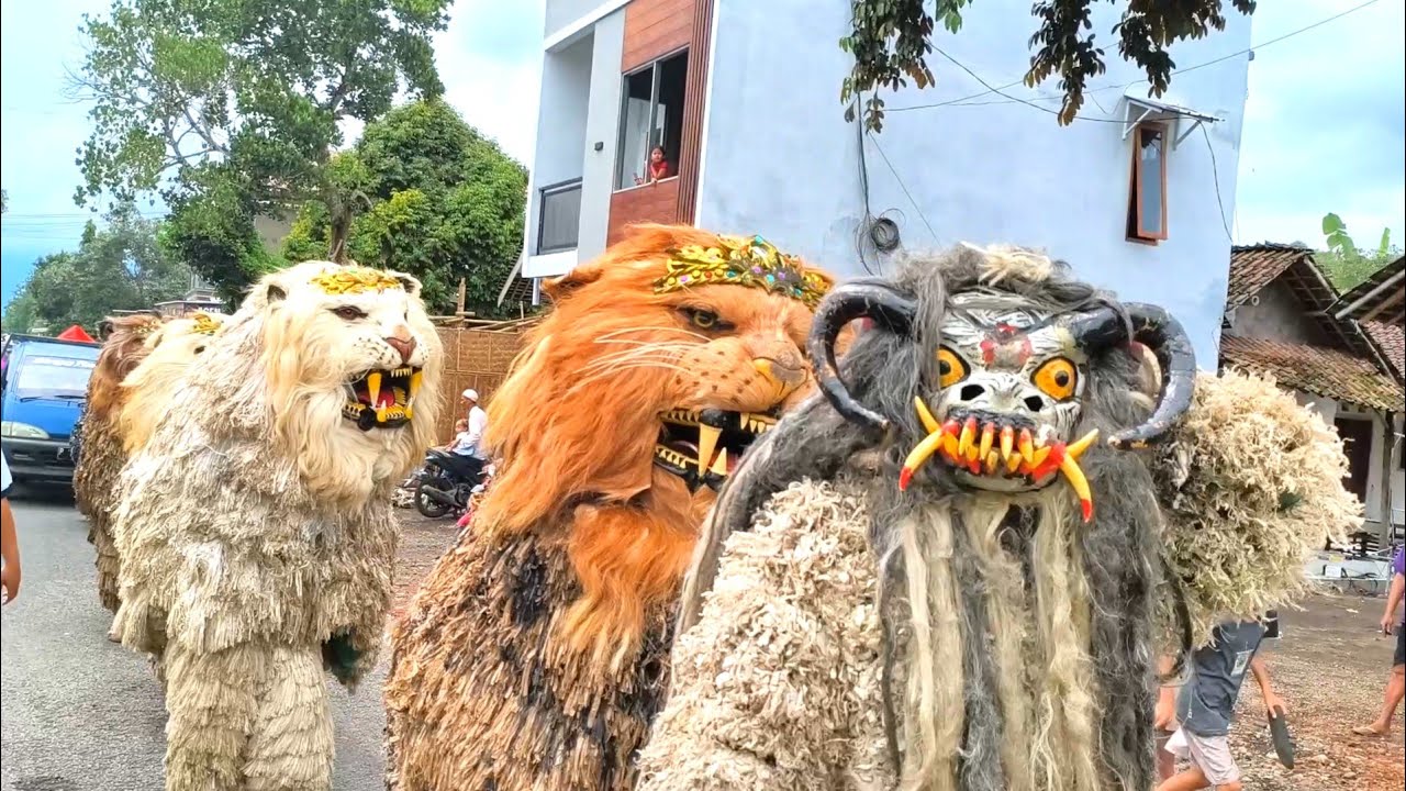 KIRAB SERU Can Macanan Singo Raung Bersama Drumband Al Azhar 🛑 Penonton Ketakutan dan Teriak Keras