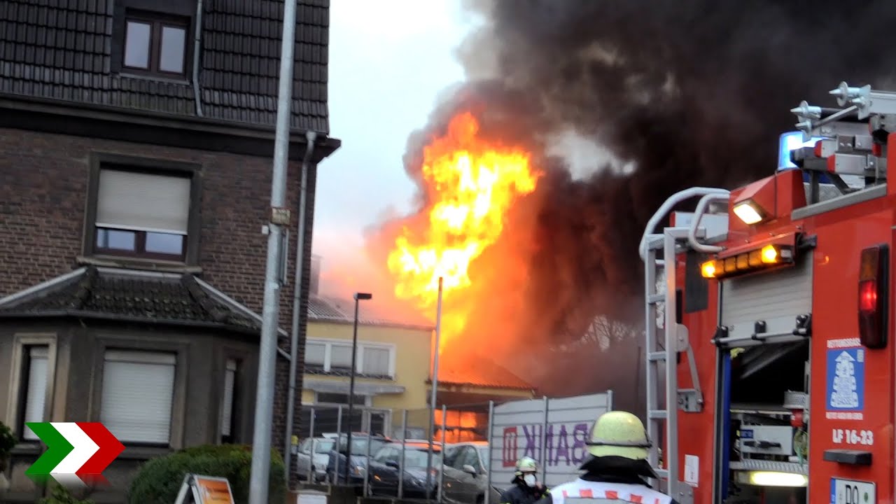 Großbrand in Dortmund: Autowerkstatt in Flammen