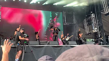Tinashe - All Hands On Deck (live from Osheaga Montreal)