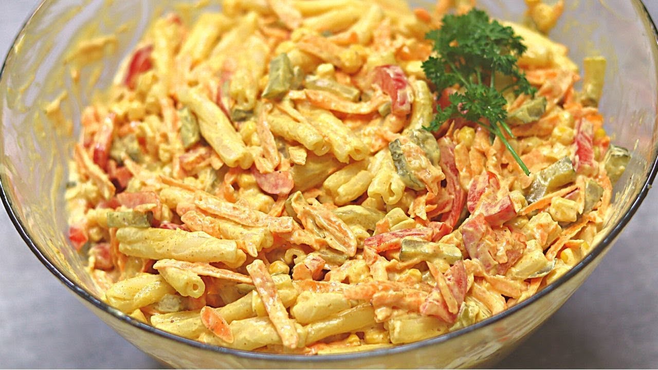 Этот простой салат из макарон с карри без майонеза очень вкусен для барбекю или ужина