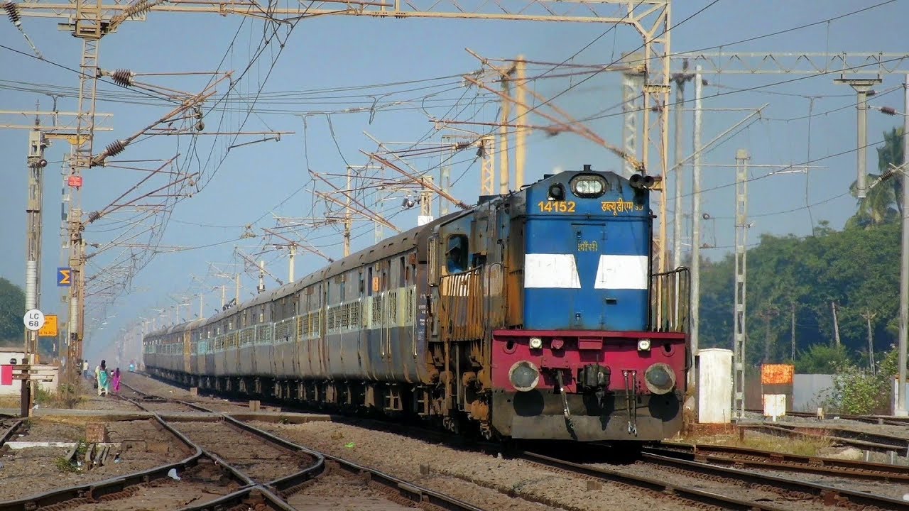 Super Chugging & Honking ! WDM3B ALCo with Special Train