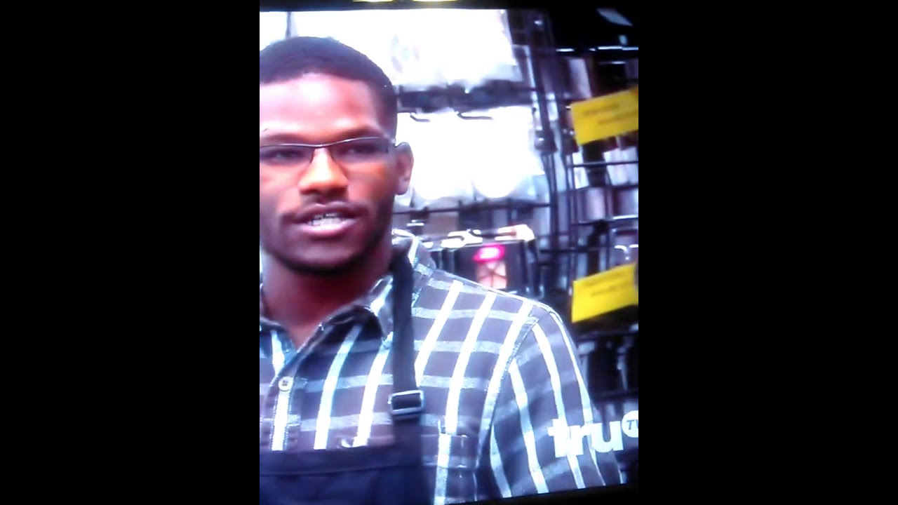 How did he do this! Where's his legs! Carbonaro effect! Leprechaun Halloween costume!