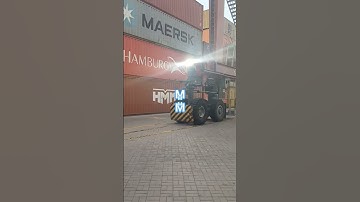 *RTG Crane in Safe Motion 🔄📦 | Professional Container Translation in the Yard 🚧⚙️