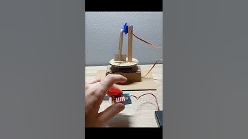 ¡Robot Chutador CONTROLADO con Gestos de la Mano! Micro:bit Mágico y Divertido ⚽🤖✨#shorts