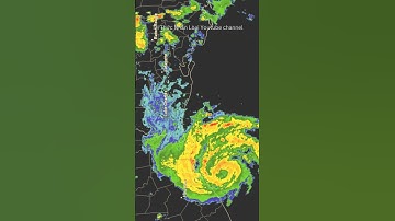 Vì sao bão thường đổi hướng bất ngờ khi gần đất liền?