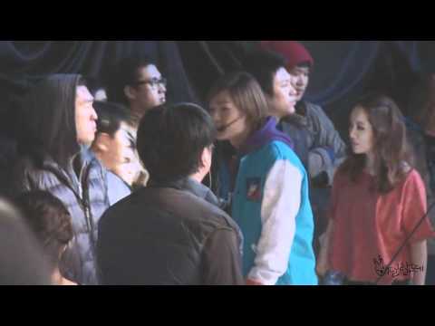 [Fancam] Bowing Onew at backstage 101114