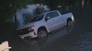 KHOU 11 crew rides along with highwater rescuers looking for stranded residents