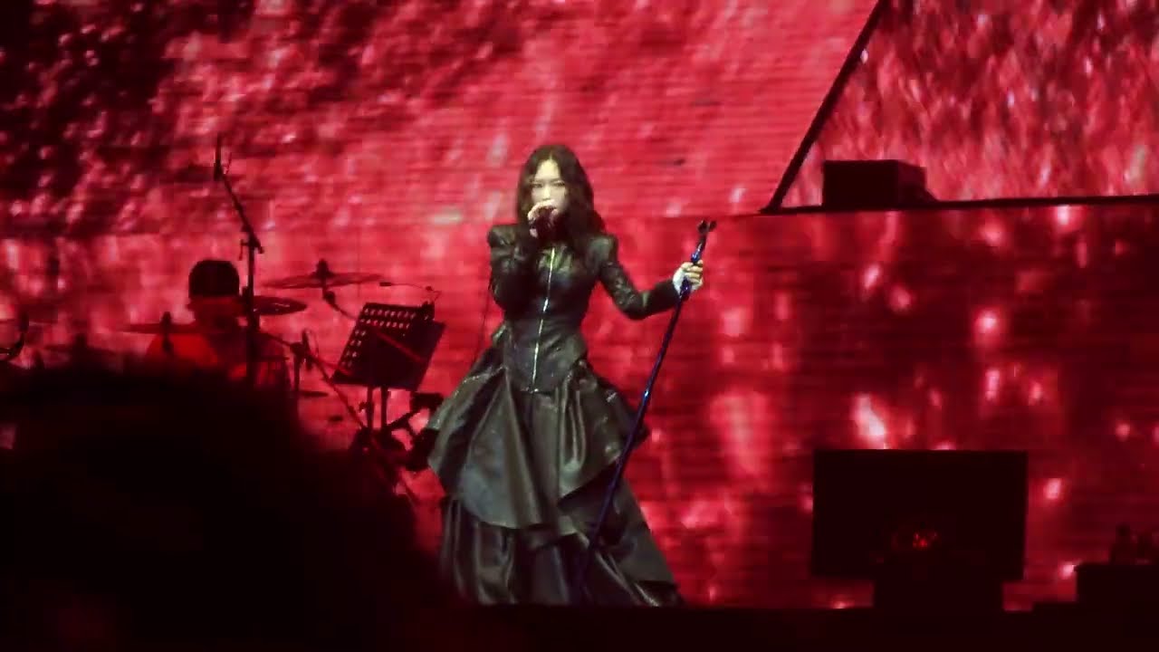 태연 (Taeyeon) - Can't Control Myself (Live in Seoul DAY 1 4K)