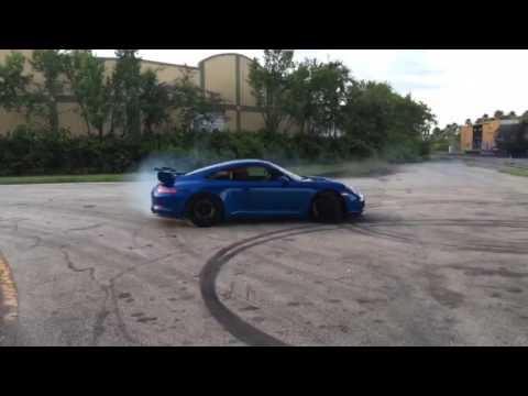 911 GT3: Donuts