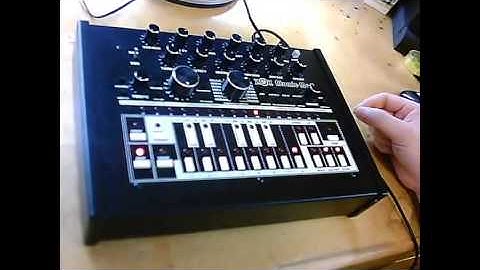 x0xb0x Atomic Mod 2 - Accent Trigger  Demo 1