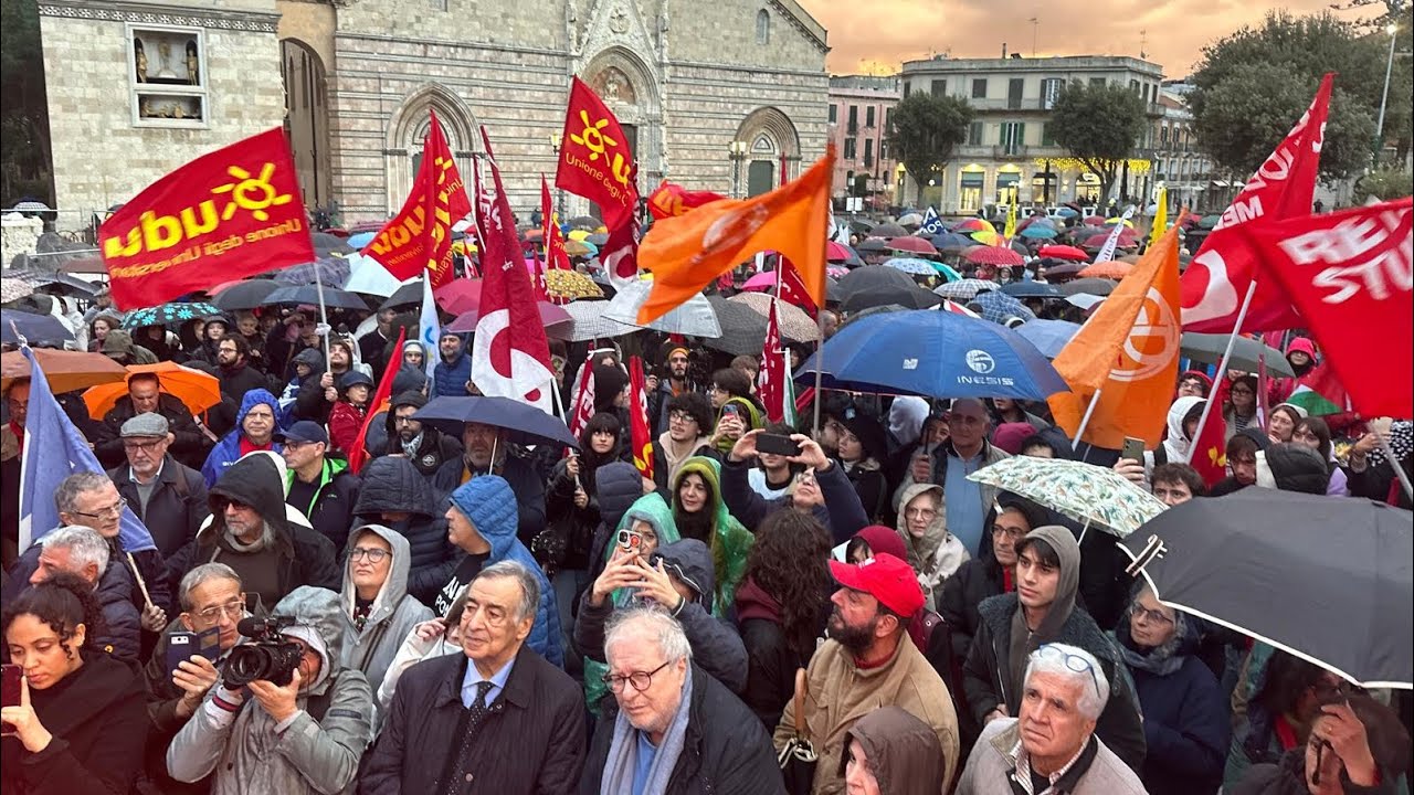 Corteo no ponte. "Meloni e Salvini fermatevi, 13 miliardi buttati"